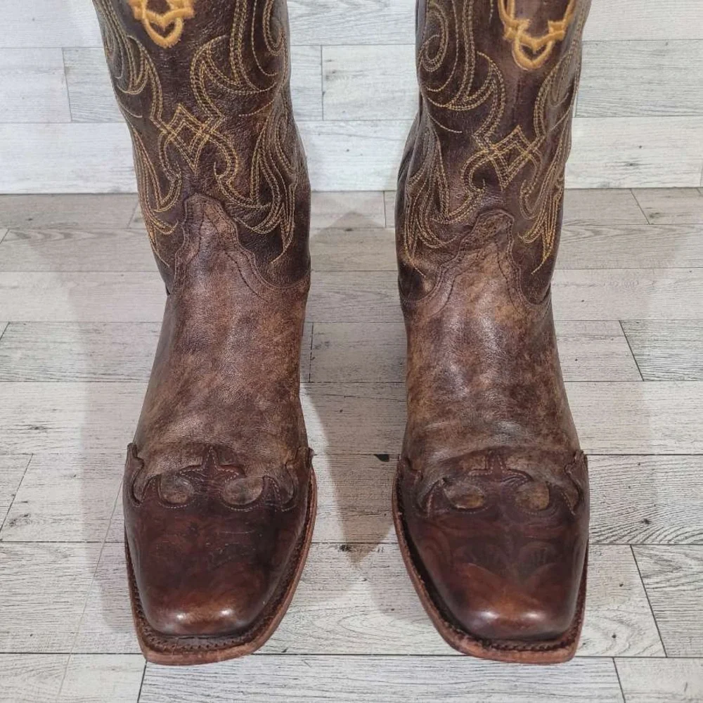 Tony Lama Brown Heeled Boots with Gold Embroidery - Picture 3 of 9